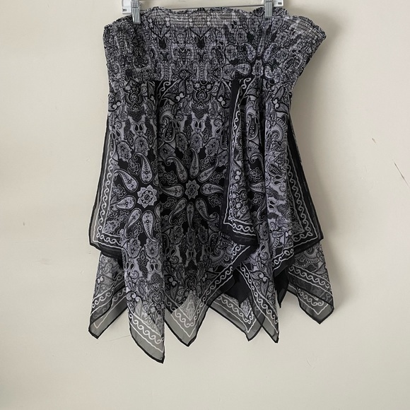 NEWPORT NEWS Black and White Midi Wrap Skirt Color: Black/WhiteSize: 14 paisley - Picture 2 of 4